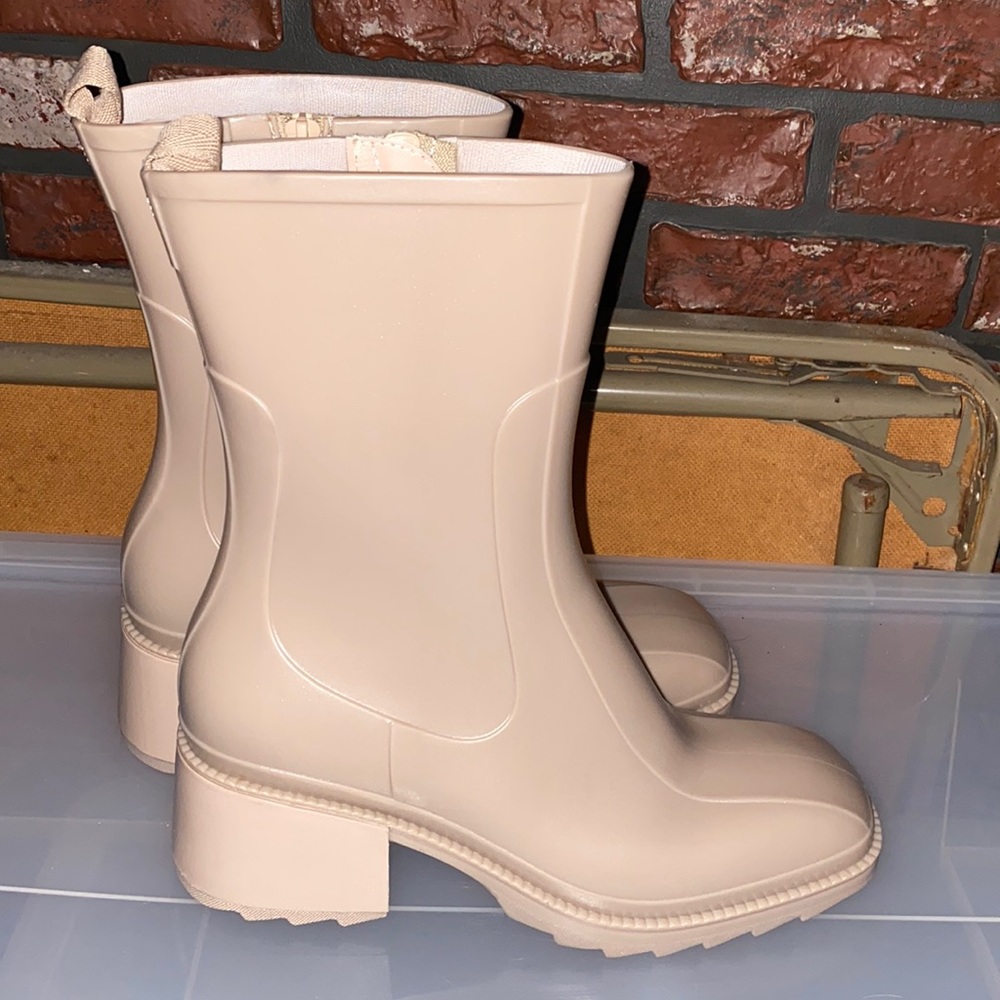 Rainboots look like Chloe